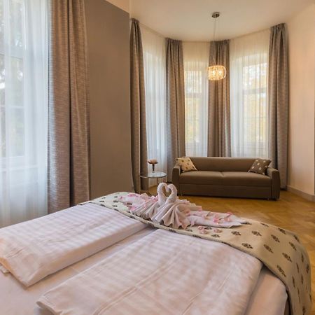 Wellness & Spa Hotel Villa Regenhart เยเซนิค ภายนอก รูปภาพ