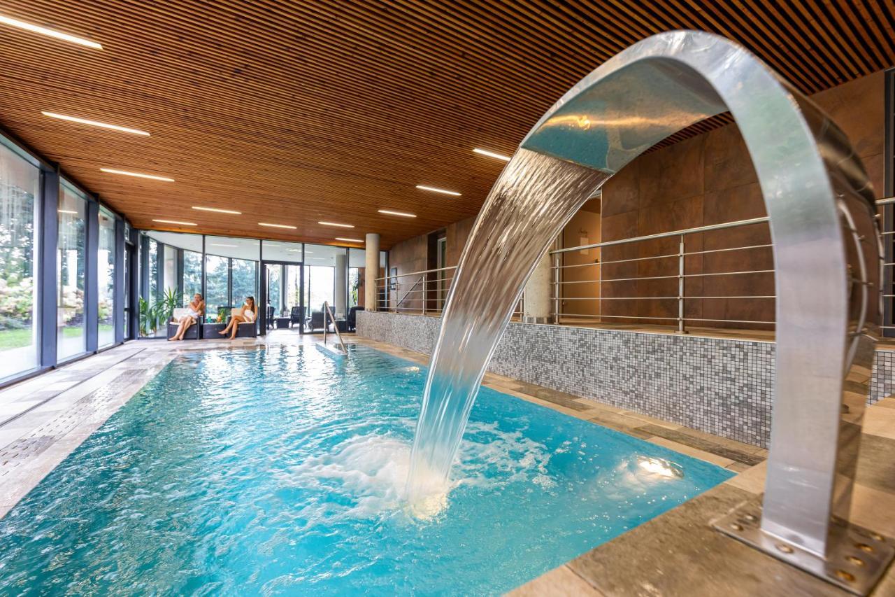 Wellness & Spa Hotel Villa Regenhart เยเซนิค ภายนอก รูปภาพ