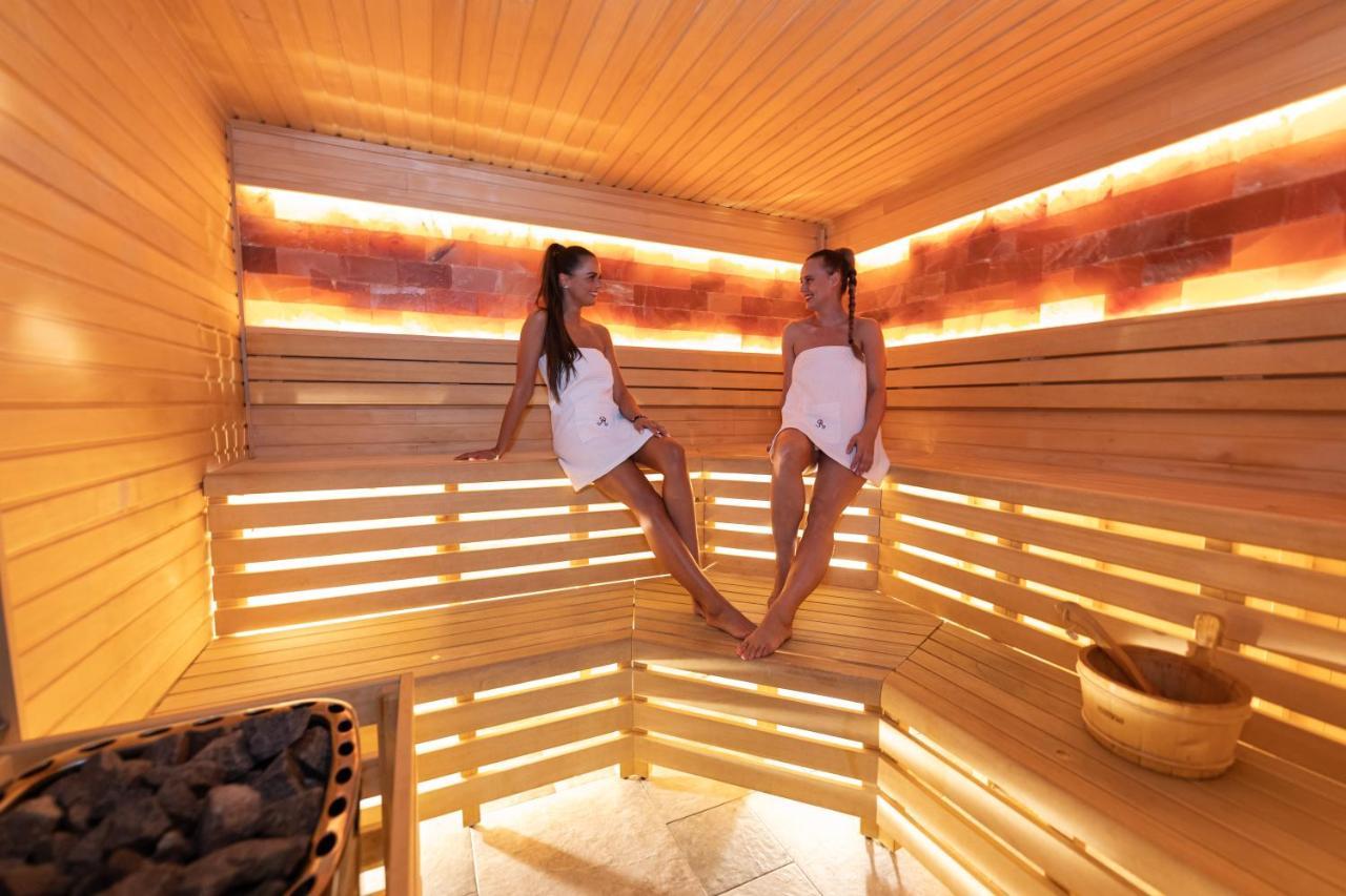 Wellness & Spa Hotel Villa Regenhart เยเซนิค ภายนอก รูปภาพ