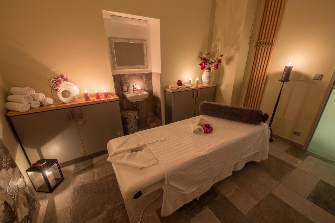 Wellness & Spa Hotel Villa Regenhart เยเซนิค ภายนอก รูปภาพ