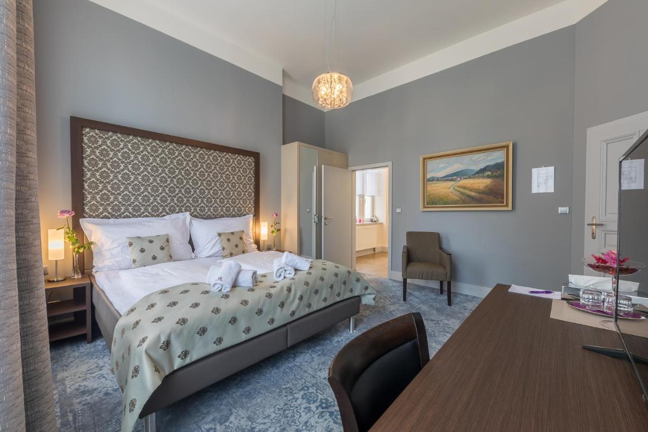 Wellness & Spa Hotel Villa Regenhart เยเซนิค ภายนอก รูปภาพ