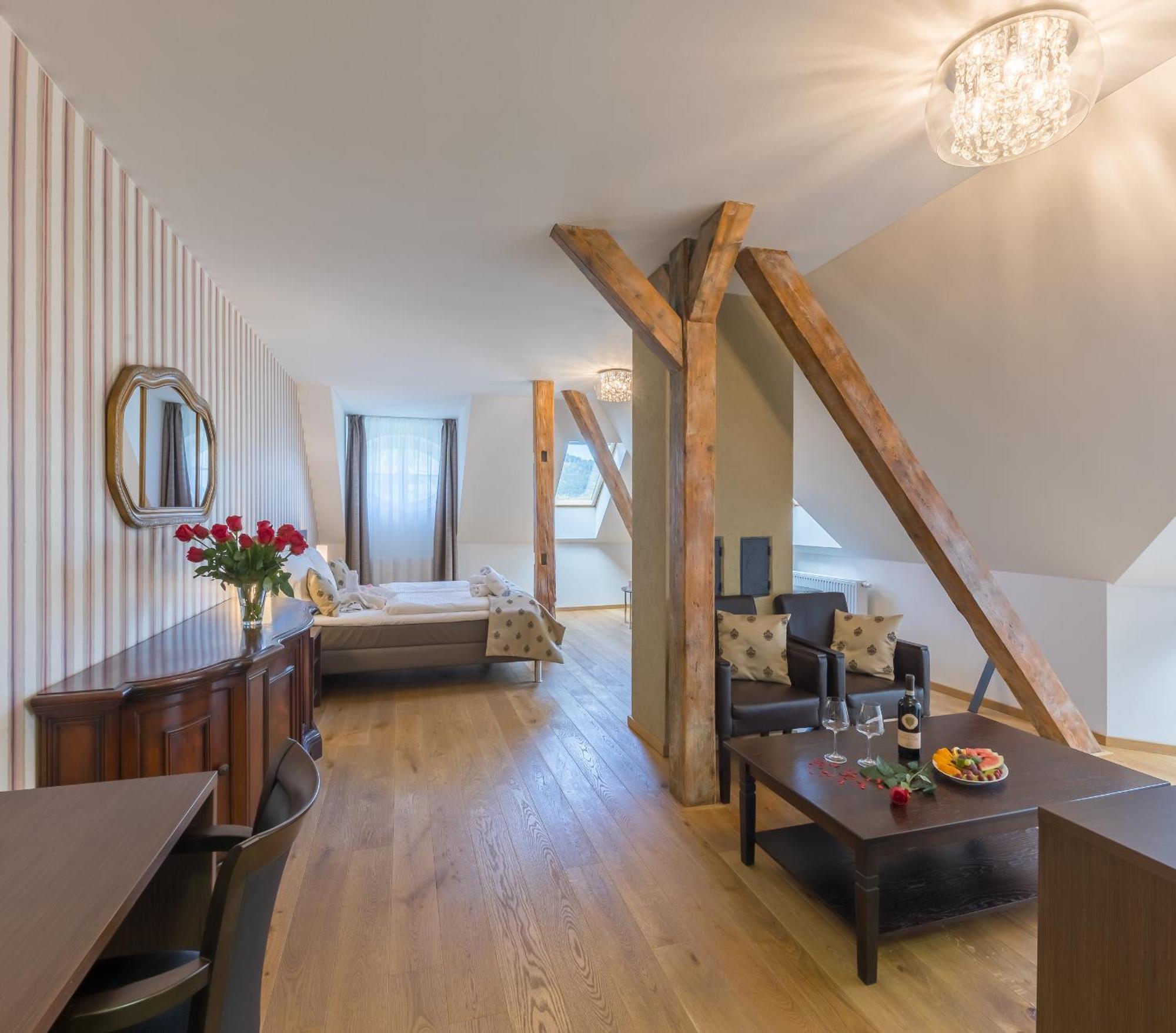 Wellness & Spa Hotel Villa Regenhart เยเซนิค ภายนอก รูปภาพ
