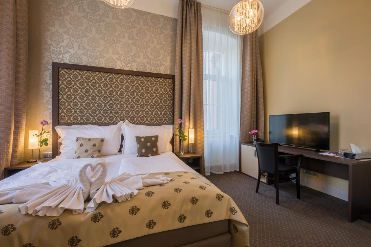 Wellness & Spa Hotel Villa Regenhart เยเซนิค ภายนอก รูปภาพ