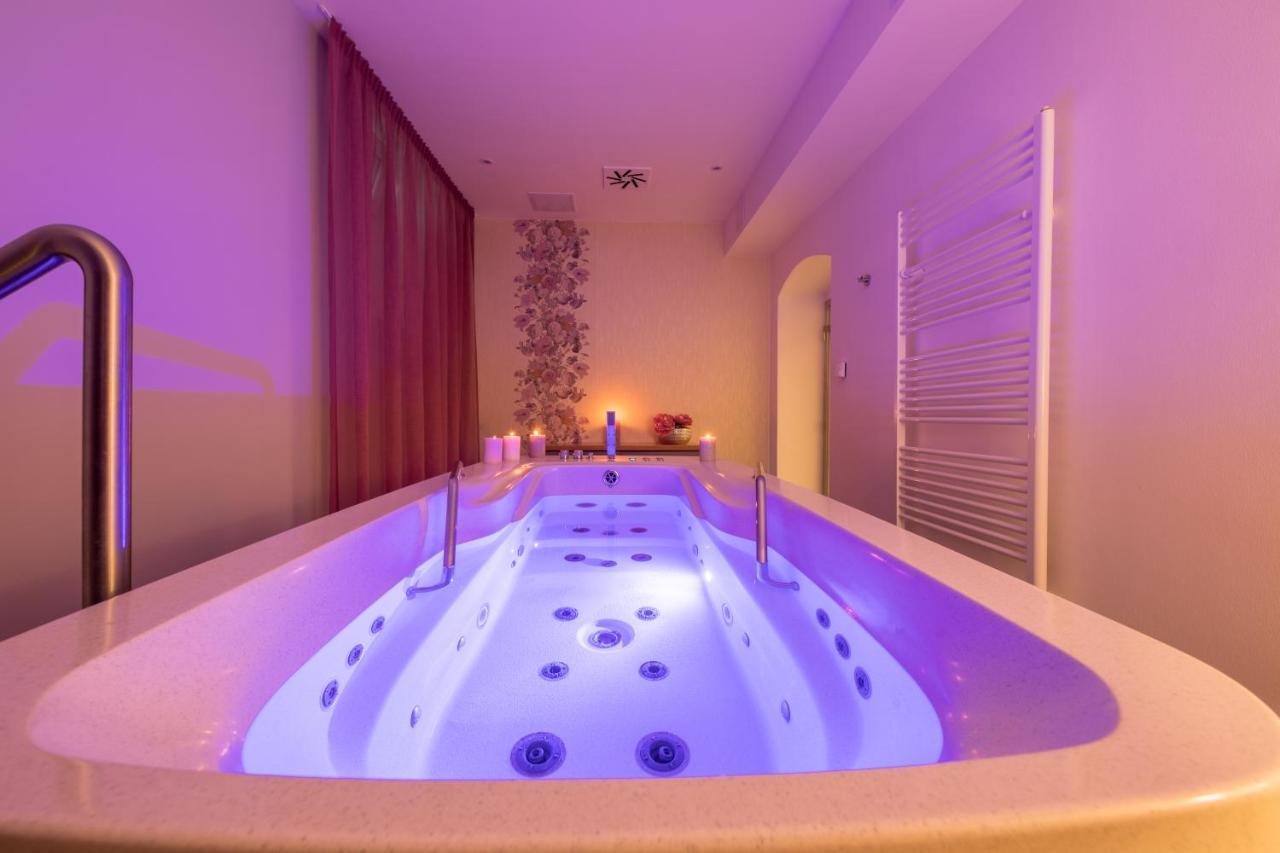 Wellness & Spa Hotel Villa Regenhart เยเซนิค ภายนอก รูปภาพ